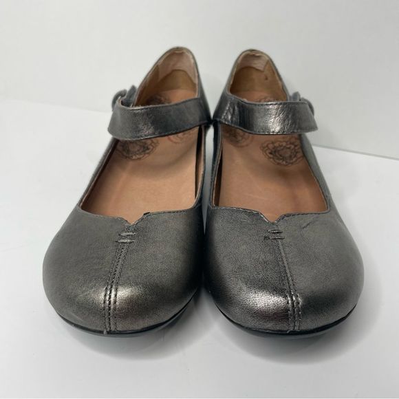 Stylish Dark Grey Metallic Mary Jane Shoes Taos 7M - Picture 4 of 10